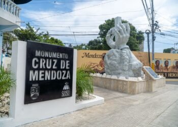 Dío Astacio inaugura renovado monumento de la Cruz de Mendoza en SDE
