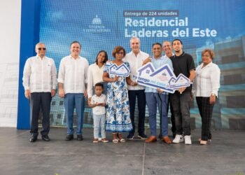 Abinader entrega 224 apartamentos que beneficiarán más de 800 personas en San Antonio de Guerra