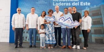 Abinader entrega 224 apartamentos que beneficiarán más de 800 personas en San Antonio de Guerra