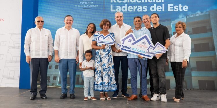 Abinader entrega 224 apartamentos que beneficiarán más de 800 personas en San Antonio de Guerra
