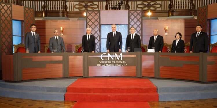 Abinader pide eliminar el término “doméstica” por considerarlo insultante