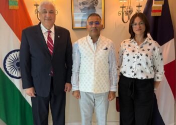 Rector UNAPEC recibe premio a trayectoria en India y fortalece alianza académica con KIIT