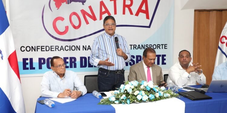 INTRANT y transportistas acuerdan comisión para agilizar revisión de expedientes