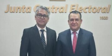 Carlos Peña gestiona ante JCE reconocimiento de nuevos partidos políticos