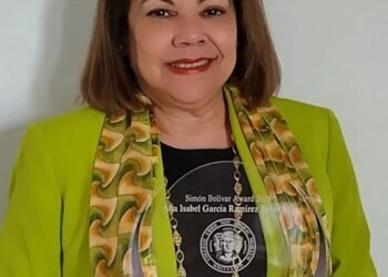 Reconocen en NYC a Ana García Reyes, decana de Hostos Community College