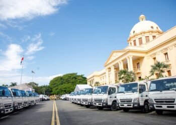 Gobierno fortalece municipios con entrega de 50 camiones compactadores para mejorar gestión de residuos