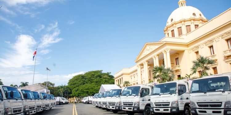 Gobierno fortalece municipios con entrega de 50 camiones compactadores para mejorar gestión de residuos