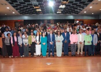 FCES-UASD lanza Hackathon 2026 y presenta a AURA, asistente universitaria con IA