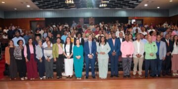 FCES-UASD lanza Hackathon 2026 y presenta a AURA, asistente universitaria con IA