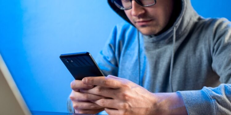 Ciberdelincuentes pueden usar tu número de teléfono para cometer fraudes y robar información