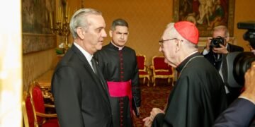 Abinader y Pietro Parolin abordan asuntos de Estado y situación internacional en el Vaticano
