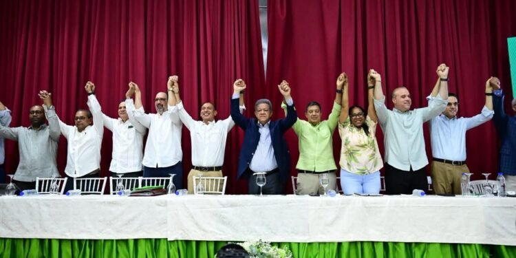 Leonel Fernández encabezará encuentros y juramentaciones en La Vega este fin de semena