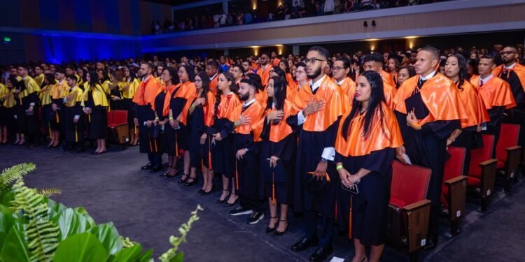 UNAPEC gradúa a 858 nuevos profesionales en su 59.ª Graduación Ordinaria
