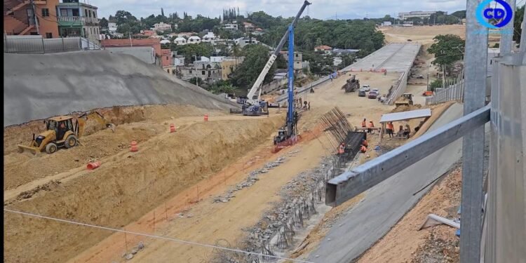 Entre pulidoras, maquinarias y desalojos: avanza transformación de avenida Republica de Colombia
