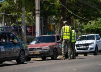 Fiscalizan 15 “conductores piratas” tras operativo de INTRANT y DIGESETT en DN