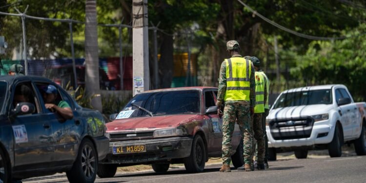Fiscalizan 15 “conductores piratas” tras operativo de INTRANT y DIGESETT en DN
