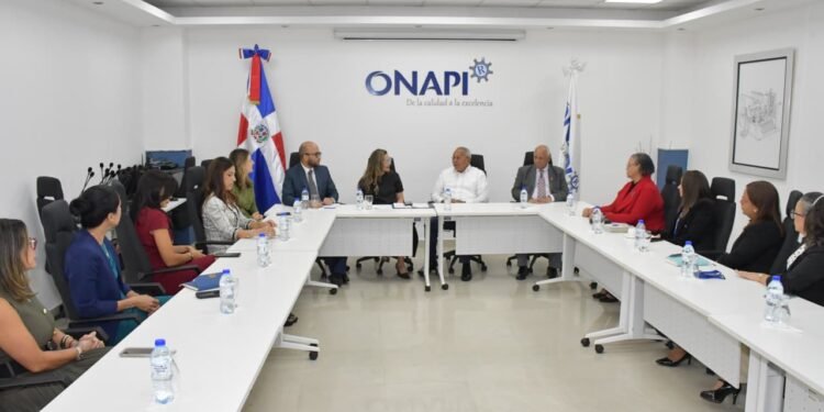 ONAPI y ADOPI unen esfuerzos para fortalecer la propiedad industrial en el país
