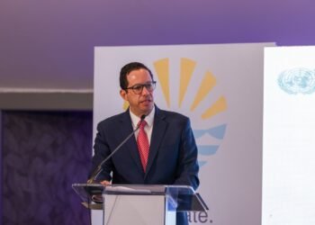 Ministro Freund llama a instituciones enfrentar desafíos actuales y anticiparse al futuro