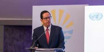 Ministro Freund llama a instituciones enfrentar desafíos actuales y anticiparse al futuro
