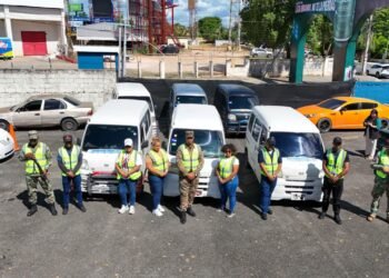 INTRANT retiene vehículos por ofrecer servicios de transporte ilegal en Ciudad Juan Bosch