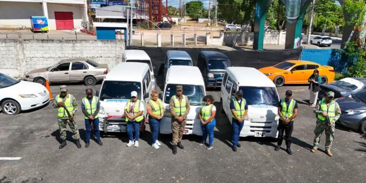 INTRANT retiene vehículos por ofrecer servicios de transporte ilegal en Ciudad Juan Bosch