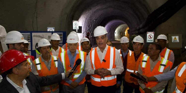 Abinader supervisa construcción túnel pluvial en avenida Luperón