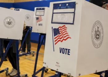 Arranca voto anticipado en NY; cerca de 300 mil dominicanos figuran entre votantes activos