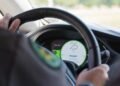 Conductores reincidentes por exceso de velocidad en NYC podrían ser obligados a instalar limitadores; medida afectaría dominicanos