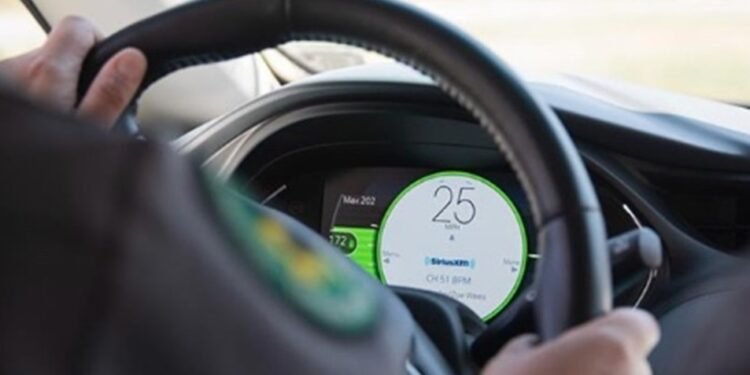 Conductores reincidentes por exceso de velocidad en NYC podrían ser obligados a instalar limitadores; medida afectaría dominicanos