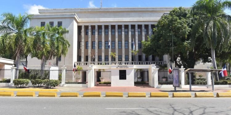 MINERD suspende docencia este martes en centros educativos de zonas vulnerables en provincias bajo alerta amarilla