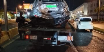 Choque en cadena de cinco vehículos en avenida John F. Kennedy deja dos personas lesionadas