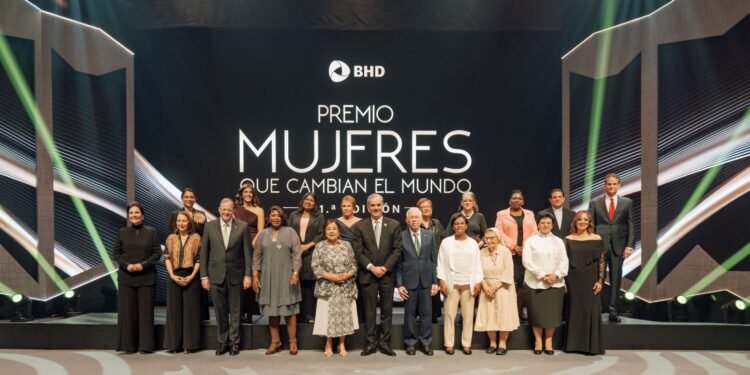 BHD reconoce a once mujeres que transforman comunidades de RD