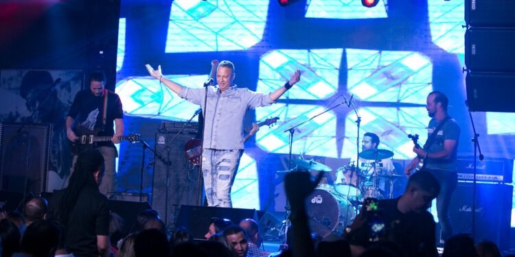 Aljadaqui conquista Oktoberfest de RD a ritmo de pop rock