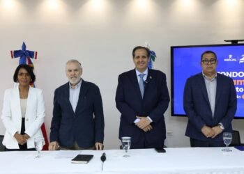 Yesenia Diěaz, Miguel Ceara Hatton, Victor Atallah y Roberto Payano