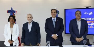 Yesenia Diěaz, Miguel Ceara Hatton, Victor Atallah y Roberto Payano