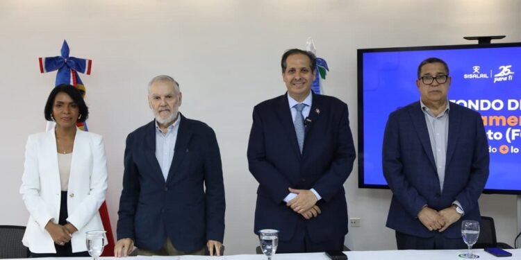 Yesenia Diěaz, Miguel Ceara Hatton, Victor Atallah y Roberto Payano
