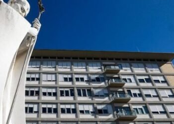 El Papa en el Gemelli: «se le extirpó el lóbulo inferior del pulmón derecho»