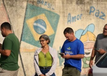 Elecciones en Brasil enfrentan a un aliado de Trump con Lula, que busca su 4º mandato