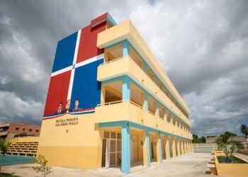 Abinader inaugura dos escuelas básicas en Cancino Adentro y Los Guaricanos