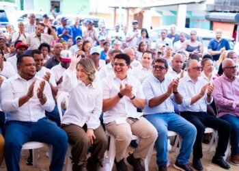 Fellito Suberví deja iniciado el saneamiento de ocho cañadas en Los Alcarrizos