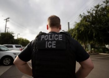 ICE atropella hombre durante operativo migratorio en Texas; autoridades investigan