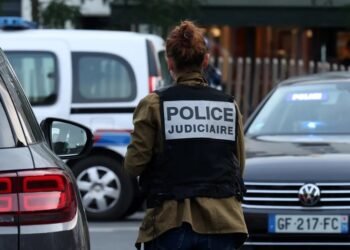 Menor detenido tras atacar a tiros a director y profesora de un instituto en Francia