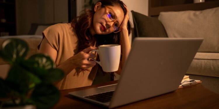 Sin ventanas y sin luz natural: riesgo invisible para tu salud en casa y oficina