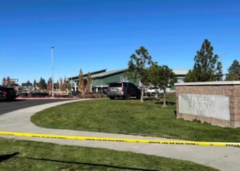 Tiroteo en escuela de Oregón deja cuatro muertos, incluidos tres niños y un maestro