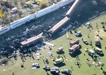 Se eleva a 64 cifra de muertos en accidente de tren en España, según autoridades