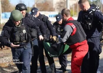 Ataque ruso contra estación de tren en Ucrania deja al menos 13 muertos y decenas de heridos