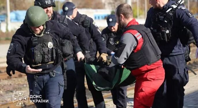 Ataque ruso contra estación de tren en Ucrania deja al menos 13 muertos y decenas de heridos