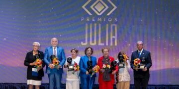 Fundación NTD reconoce a personas mayores de 70 años en la 4ta edición de Premios Julia
